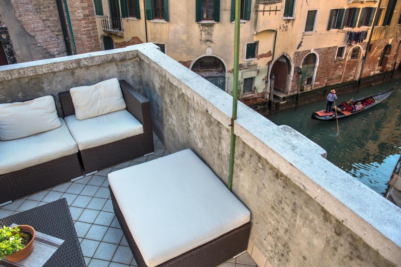 Tre Sestieri Terrace Canal View * Venice